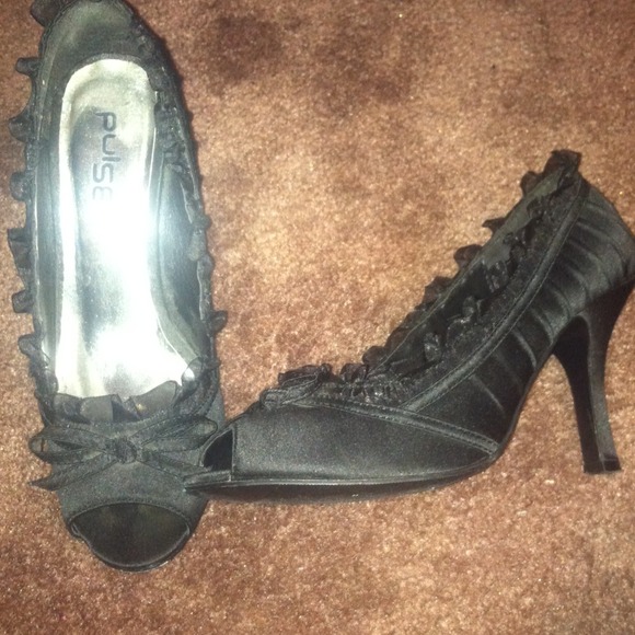 Heels black lace ribbon w/ bow. Worn once. - Picture 2 of 2