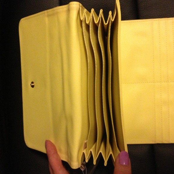 Authentic brand new Hello Kitty big gold wallet. - Picture 4 of 4