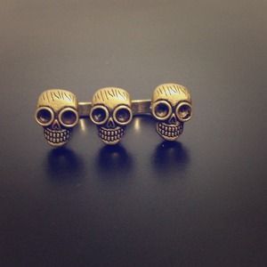 Scull double finger knuckle ring