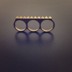 Three finger pyramid ring