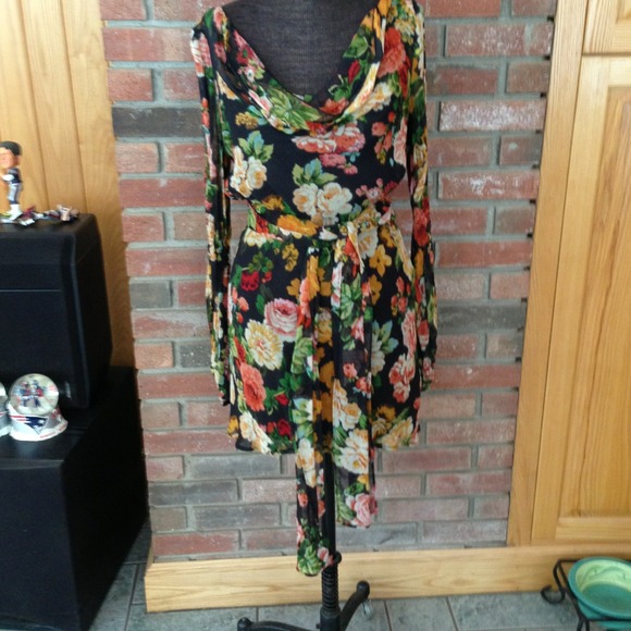 Newport News Tops - Sheer floral tunic/dress sz 6