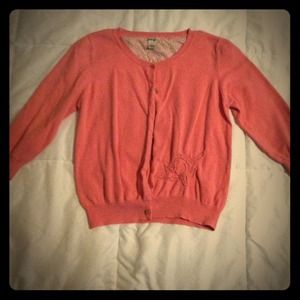 Pink quarter length sleeve cardigan.