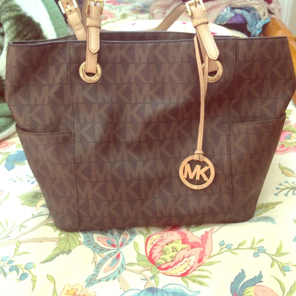 👝👜💼100% authentic Michael Kors purse👝👜💼
