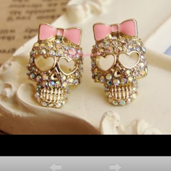 🆕Ab crystal skull studs