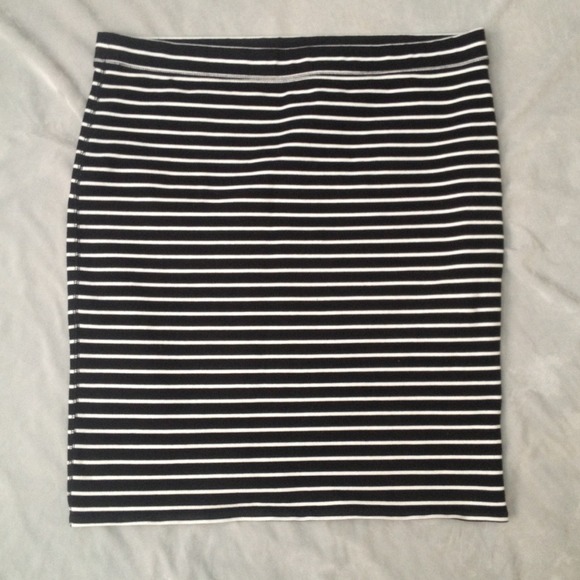 Striped knee length straight skirt