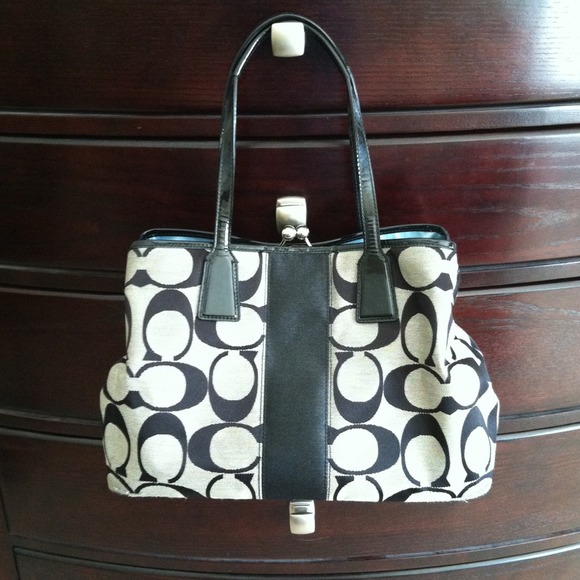 Beautiful Coach Handbag. Excellent condition.