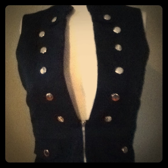 NWT sz. L military vest. Silver buttons.