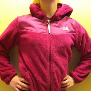 Girls fuschia north face Denali jacket