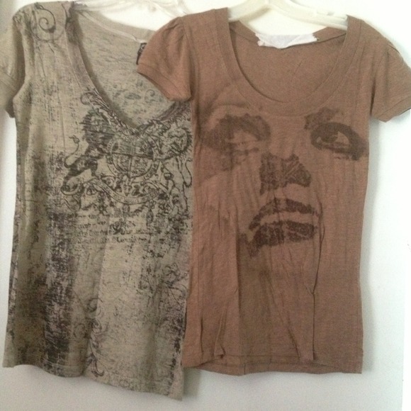 💥💥SOLD💥💥NWOT 2 unique print tees