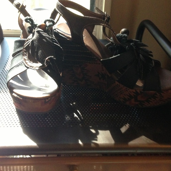 BKE sole wedges! Worn once!