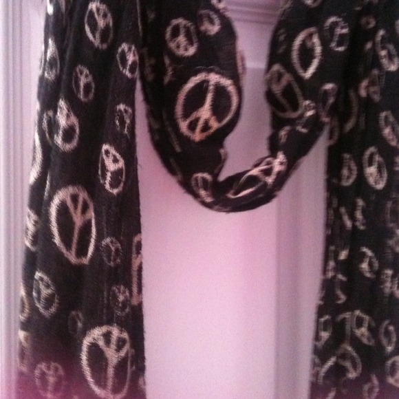 Scarf - Picture 1 of 3