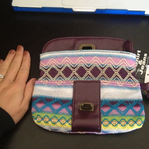 🚫🚫SOLD🚫🚫Fold Over Wristlet NWT - Picture 4 of 4
