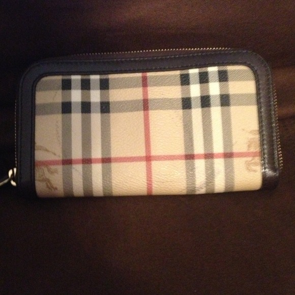 Burberry Wallet....authentic