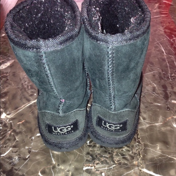 UGGS kids size 11 black as is