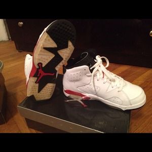 Varsity 6 size 2.5 in boys.