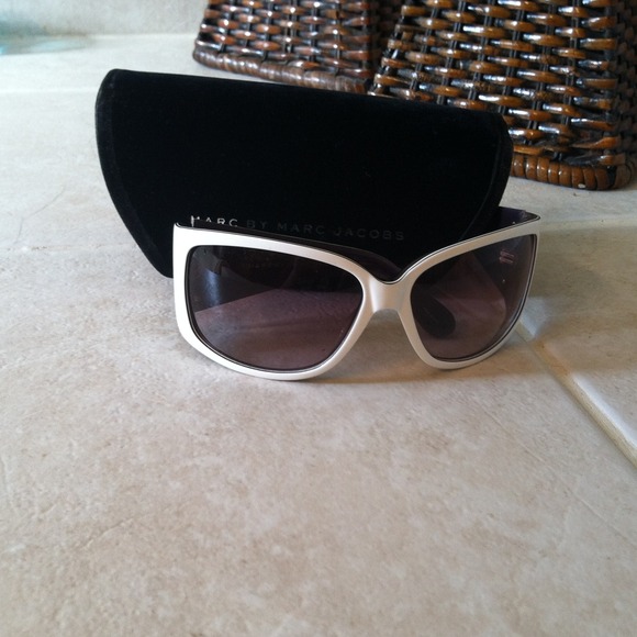 Marc Jacobs sunglasses w/case