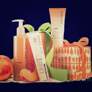 Satin Hands Peach Smoothie