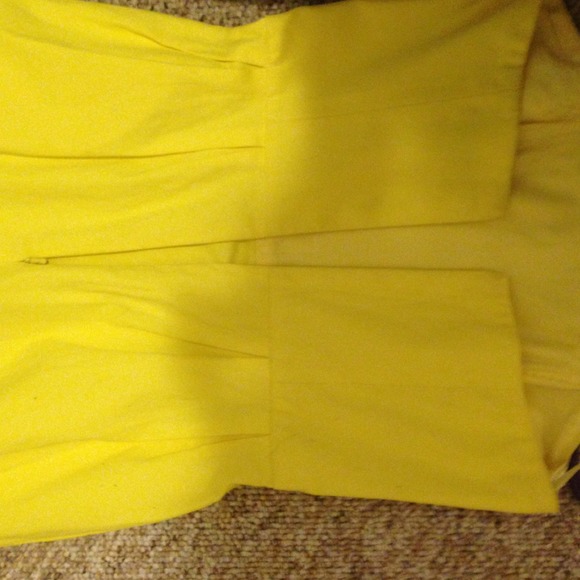 Bright yellow strapless dress - Picture 3 of 4