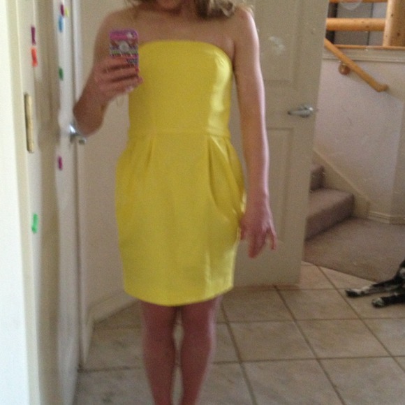 Bright yellow strapless dress - Picture 4 of 4