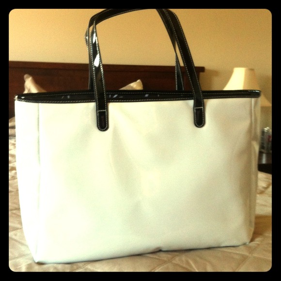 💥SOLD💥Black & White Patent Saks Tote