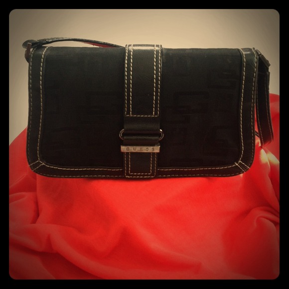 Reduced!! Guess purse - #026
