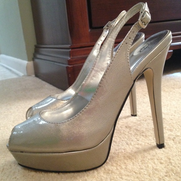 NWOT peep toe sling backs