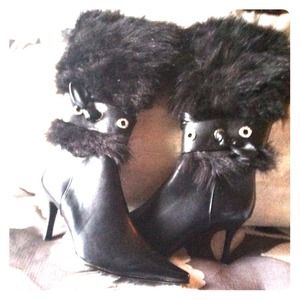 Nwt. 💚Furry boots💚