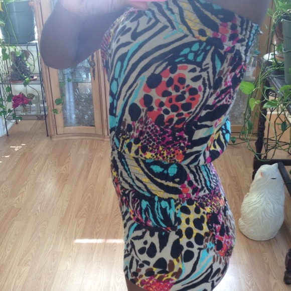 🎀Multicolor Romper🎀 - Picture 2 of 2