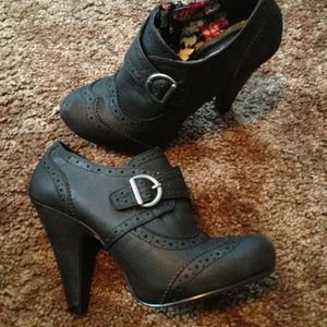 Shi heels size 7.5 but feel like a 7