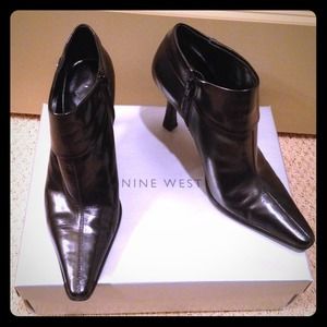 NINE WEST black leather booties