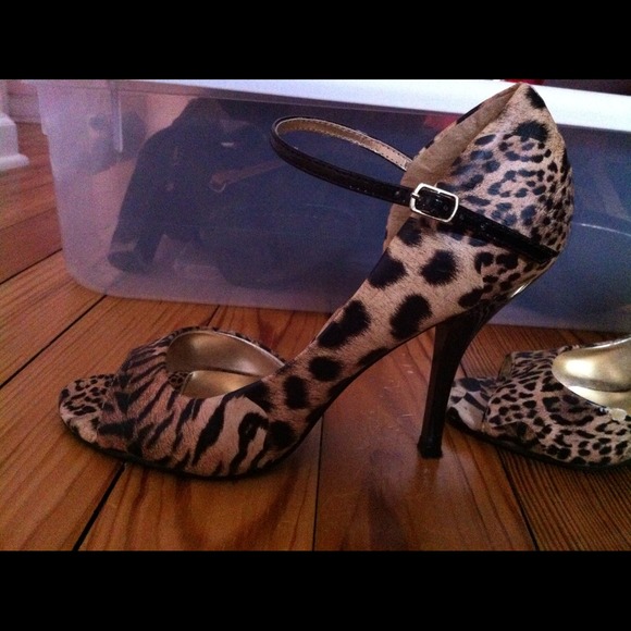 4 in. Mixed animal print heels.