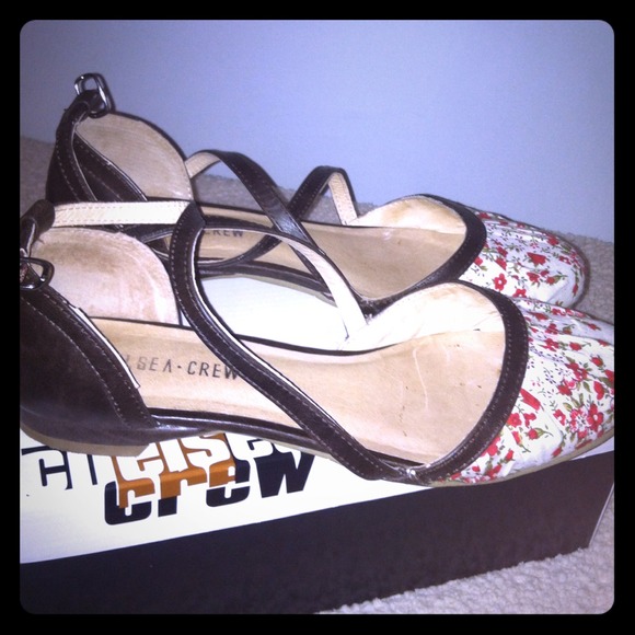 **SOLD**Flower print flat-Chelsea Crew