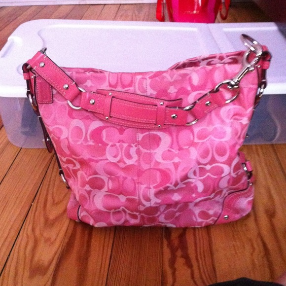 AUTHENTIC coach shoulder handbag.