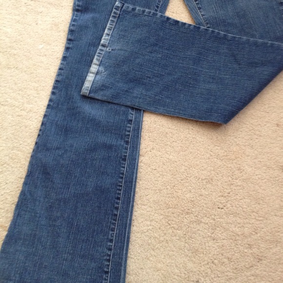 DKNY size 9. 15 in waist, 31 in inseam - Picture 4 of 4