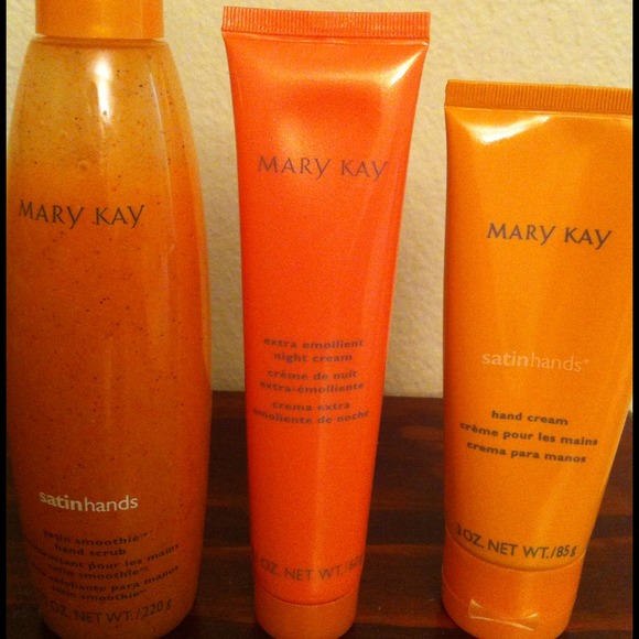 💓SOLD💓Mary Kay Satin Hands Kit