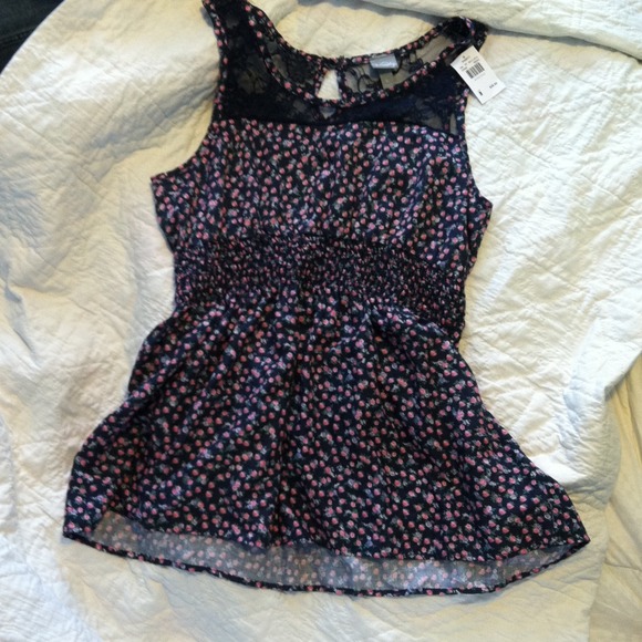 Vanity top - rose print nwt