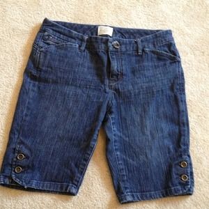 🌟REDUCED🌟WHBM Knee Length Denim Shorts