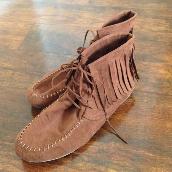 Tan fringe ankle moccasins