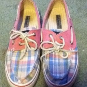 Sperrys plaid size 7