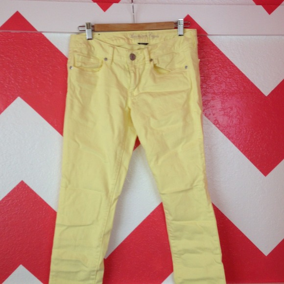 American Eagle Outfitters Denim - American Eagle Size 6 Yellow Skinny Jeans