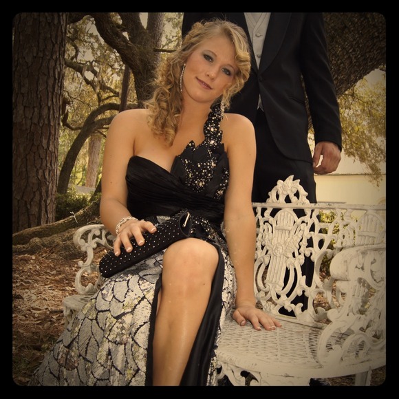 Showstopper! Riva prom dress