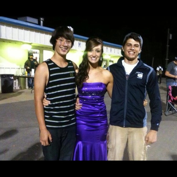 Prom/ homecoming/ Formal dress - Picture 2 of 3
