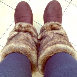 Like brand new Brown suede fur boots