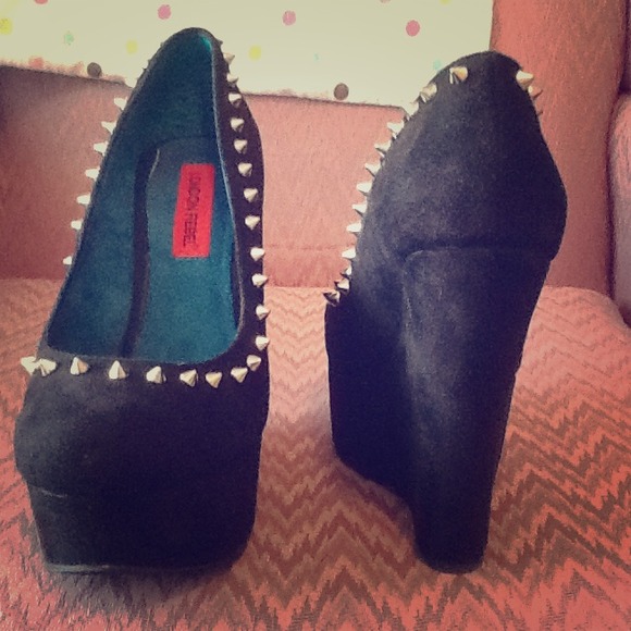 Black cute wedge pumps
