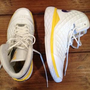 Kobe Zoom Nike tennis shoes