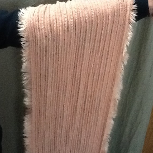 Furry scarf - Picture 2 of 3