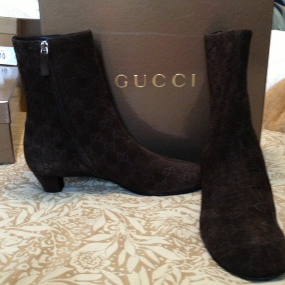 Gucci suede boot box