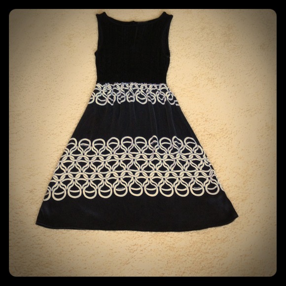 Adorable, sleeveless  Bebe dress!