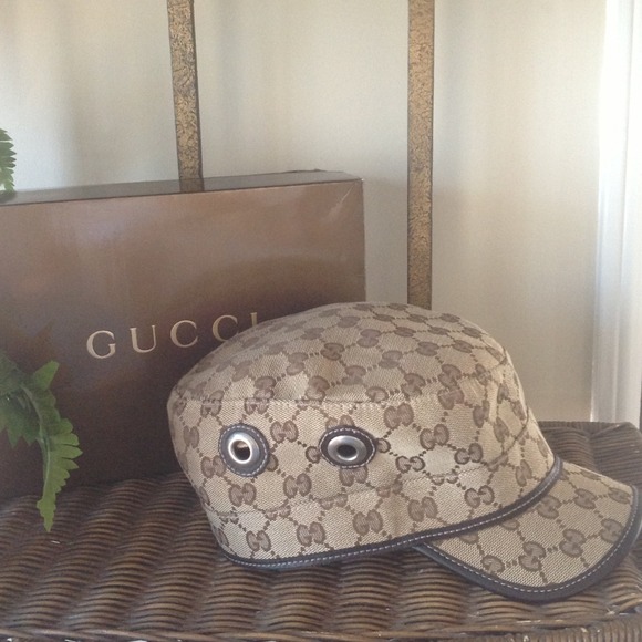 Authentic Gucci Signature Hat -w/Gucci box