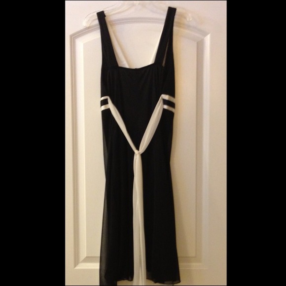 Ruby Rox Dress - NWT & Never Worn - Picture 3 of 3